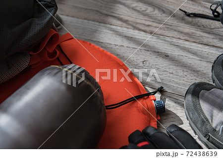 アウトドア用品 木目背景 スリーピングマット アウトドア用品 木目背景 スリーピングマット 72438639