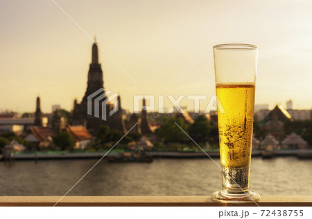 Tall glass of beer 72438755
