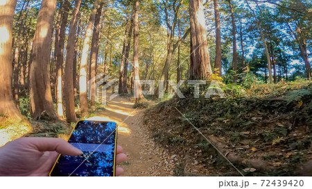 登山道 山歩きイメージ素材 登山道 山歩きイメージ素材 72439420