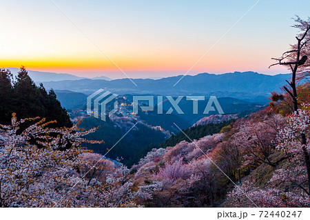 夕暮れの吉野 72440247