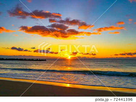 夜明けの太陽(仙台市若林区荒浜海岸) 夜明けの太陽(仙台市若林区荒浜海岸) 72441396