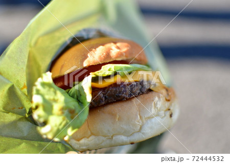 ハンバーガー 72444532