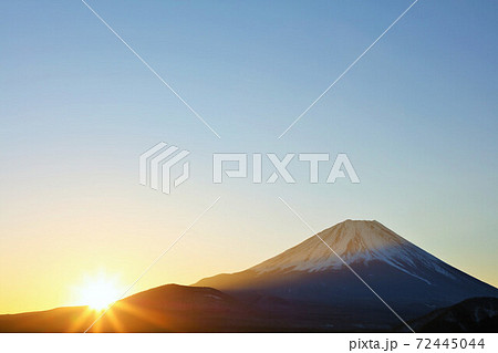 富士山と初日の出の写真素材