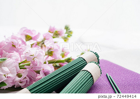 線香と花 72449414
