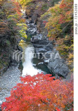 埼玉県秩父市 大血川渓谷の紅葉 埼玉県秩父市 大血川渓谷の紅葉 72452089