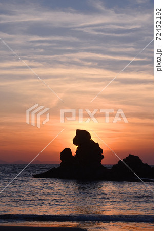 美しい夕暮れ時の西方海岸の人形岩 美しい夕暮れ時の西方海岸の人形岩 72452192