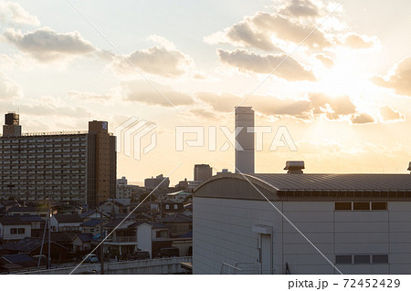 夕方（朝焼け）の街並みの写真素材 [72452429] - PIXTA