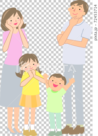 一家四口帶著夏天的衣服微笑 72453714