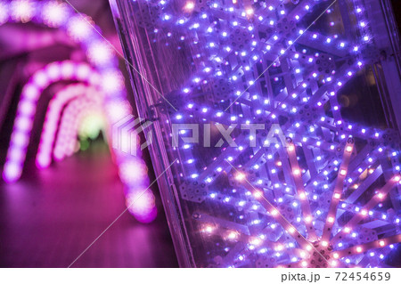 東京ドームシティ イルミネーション 紫 赤の写真素材