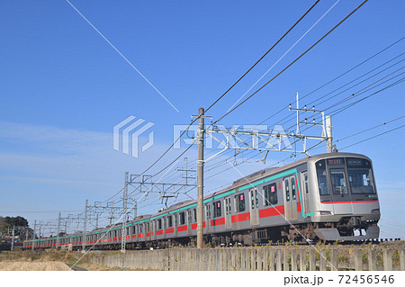 東武スカイツリーラインを行く東急5000系電車の写真素材