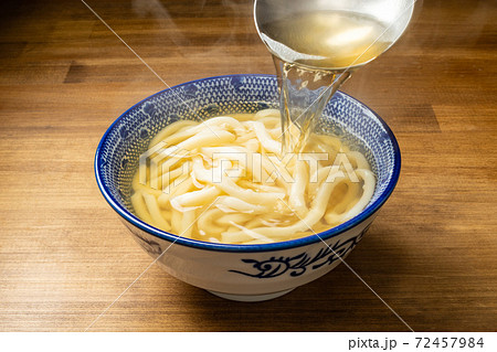 うどんに出汁をかける。 うどんに出汁をかける。 72457984