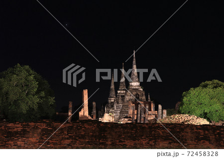 Night shot of the three main pagoda in the ruins of ancient remains at Wat Phra Si Sanphet temple 72458328