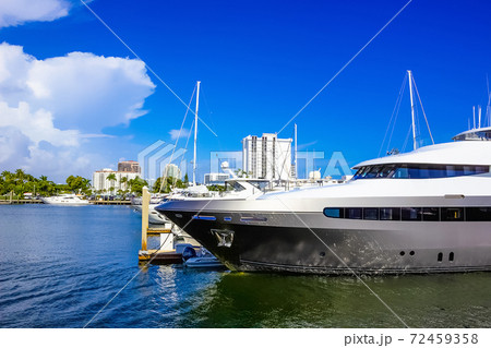 Boat marina and scenery from Ft lauderdale, Florida 72459358