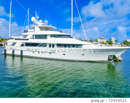 Boat marina and scenery from Ft lauderdale, Florida Boat marina and scenery from Ft lauderdale, Florida 72459521