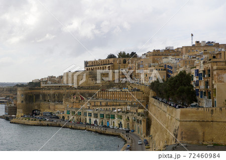 VALLETTA, MALTA - DEC 31st, 2019: Panoramic skyline view of the Grand Harbor of Valletta and Upper Barrakka Gardens at daylight with blue sky during winter 72460984