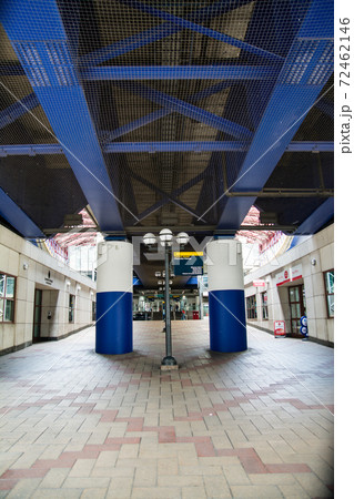 ロンドン東のドックランズ・ライト・レールウェイの駅入り口 ロンドン東のドックランズ・ライト・レールウェイの駅入り口 72462146