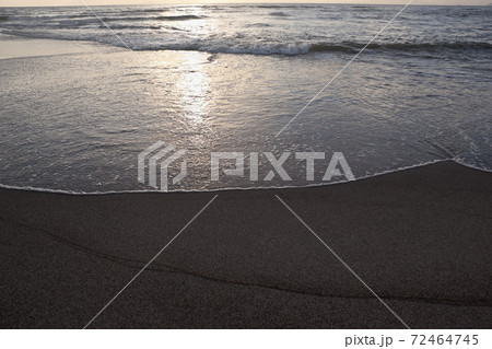 吹上浜に打ち寄せる波 吹上浜に打ち寄せる波 72464745