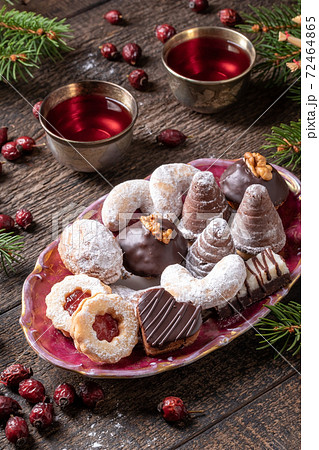 Beehives or wasp nests, vanilla crescent, Linzer cookies and various Czech Christmas cookies Beehives or wasp nests, vanilla crescent, Linzer cookies and various Czech Christmas cookies 72464865