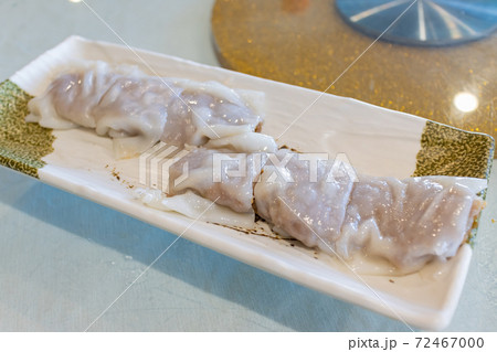 Close up shot of rice noodle roll with pork chop Close up shot of rice noodle roll with pork chop 72467000