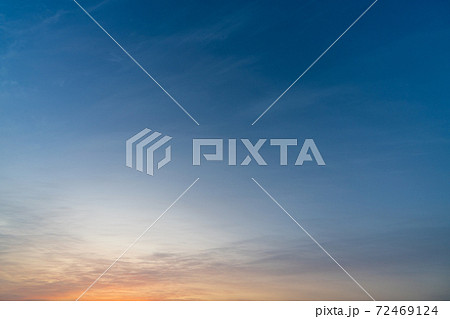 グラデーションの空・空のみ 72469124