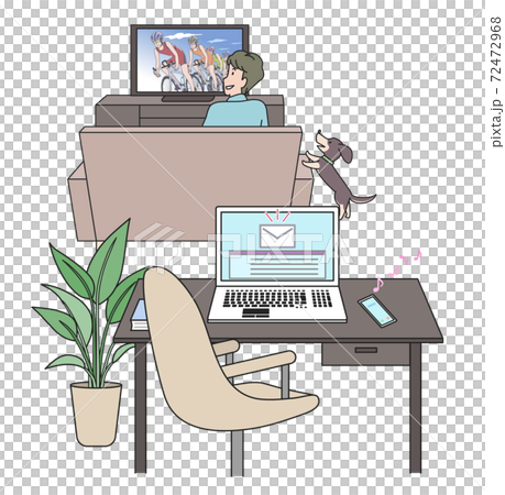 テレワーク中に怠けている男性 72472968
