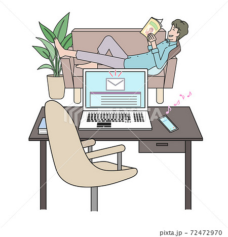 テレワーク中に怠けている男性 72472970