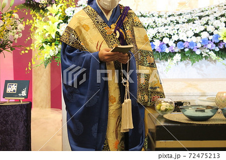 お説法をする導師 72475213