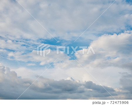 空 雲 背景 72475906