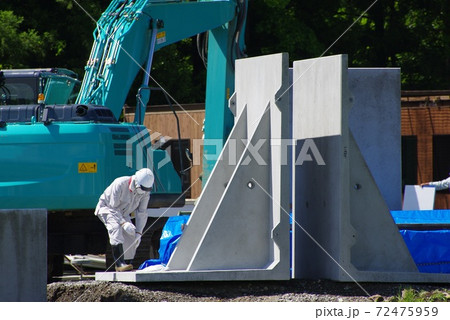 土をためる擁壁 擁壁の工事の様子 土をためる擁壁 擁壁の工事の様子 72475959