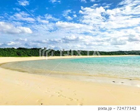 沖縄県宮古島市伊良部島にある渡口の浜の綺麗な海 72477342