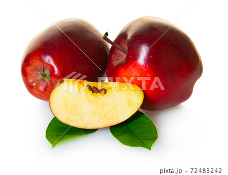 red apples fruit 72483242