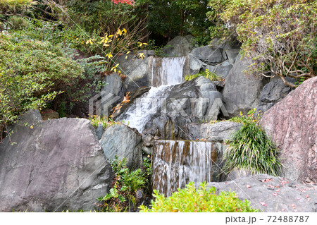 滝のある風景 72488787