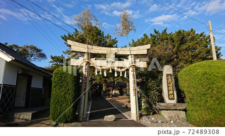 小茂田浜神社鳥居と標柱 72489308