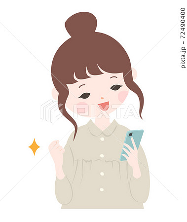 スマホを見て笑顔でガッツポーズをする若い女性 上半身 主線なし のイラスト素材