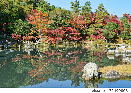 京都 天龍寺 紅葉の曹源池庭園 京都 天龍寺 紅葉の曹源池庭園 72490868