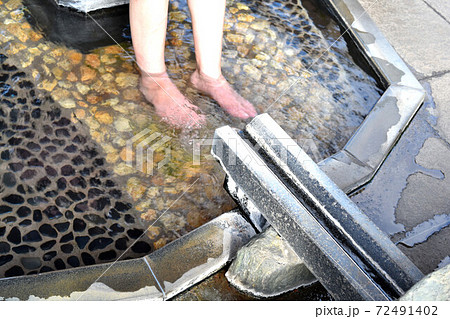 源泉かけ流しの伊豆の足湯 72491402