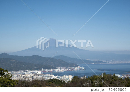 富士山と清水港の風景 富士山と清水港の風景 72496002