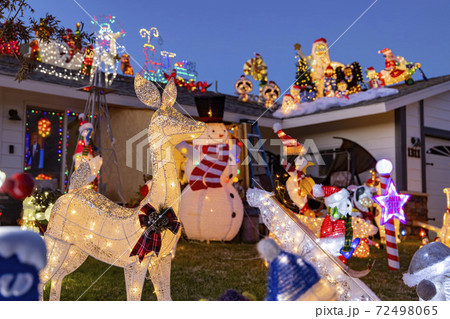 Night view of beautiful christmas decoration of a home Night view of beautiful christmas decoration of a home 72498065
