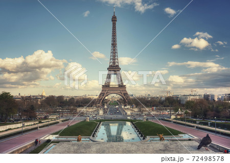 Eiffel Tower seen from Trocadero Gardens Eiffel Tower seen from Trocadero Gardens 72498578