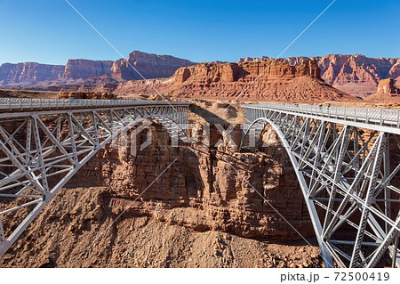 Sunny view of the Navajo Bridge 72500419