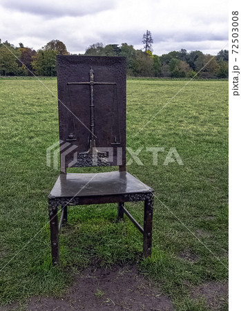 12 bronze chairs - Jurors artwork by Hew Locke in Runnymede, Surrey, United Kingdom 12 bronze chairs - Jurors artwork by Hew Locke in Runnymede, Surrey, United Kingdom 72503008