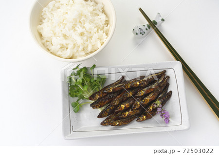 甘くてピリ辛のおいしいワカサギの佃煮でご飯 甘くてピリ辛のおいしいワカサギの佃煮でご飯 72503022