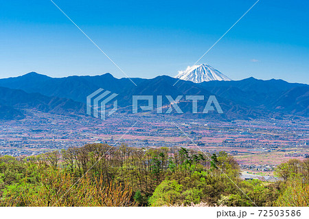 春の甲府盆地と富士山 【山梨県】 春の甲府盆地と富士山 【山梨県】 72503586