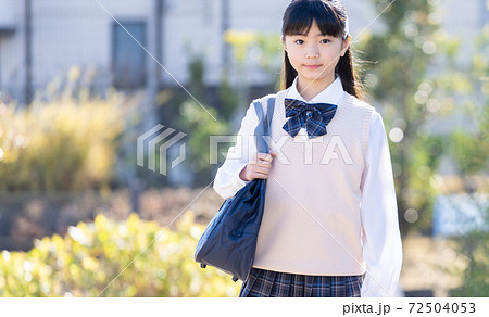 通学する制服の女子中学生の写真素材