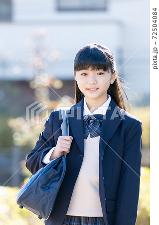 通学する制服の女子中学生の写真素材