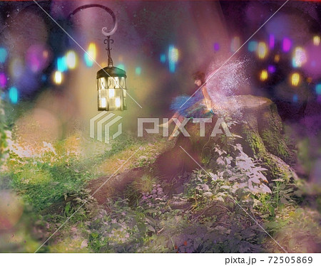 洋風庭園と切り株の上に腰掛けるかわいい妖精とクラシックなランプとカラフルな灯りのイラストのイラスト素材