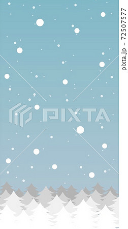 冬の森に降る雪ともみの木の背景イメージ 72507577