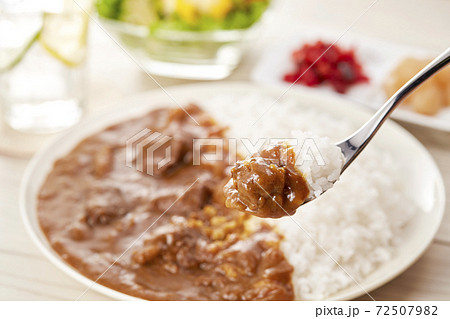 長時間煮込んだビーフカレー 長時間煮込んだビーフカレー 72507982