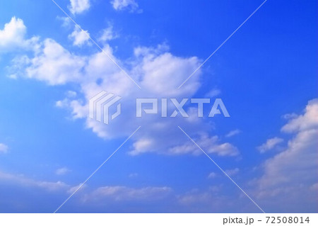 青空と白い雲 青空と白い雲 72508014