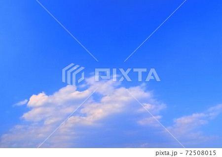 青空と白い雲 青空と白い雲 72508015